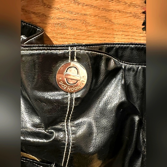 London Fog Leather shoulder bag - Picture 2 of 5